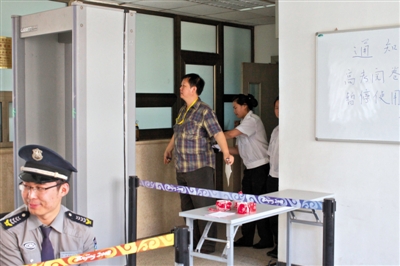 北大語文閱卷點老師上廁所需二次過CS5000型進口安檢門[圖]