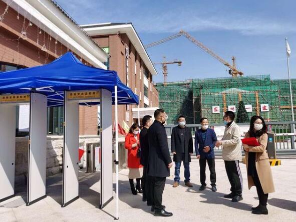 昆山愛心企業(yè)為學(xué)校捐贈紅外線測溫安檢門[圖]